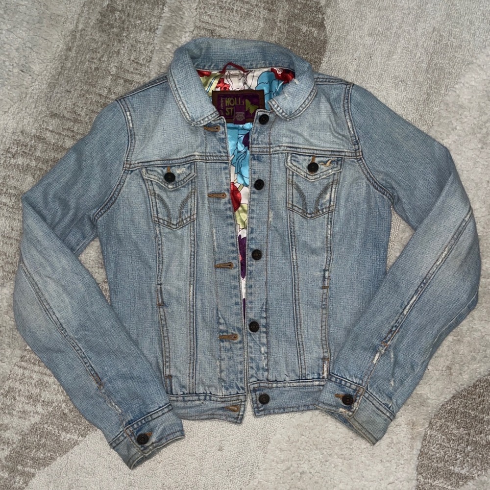 Hollister Light Wash Denim Jacket Floral Satin Lined Distressed Womens Medium